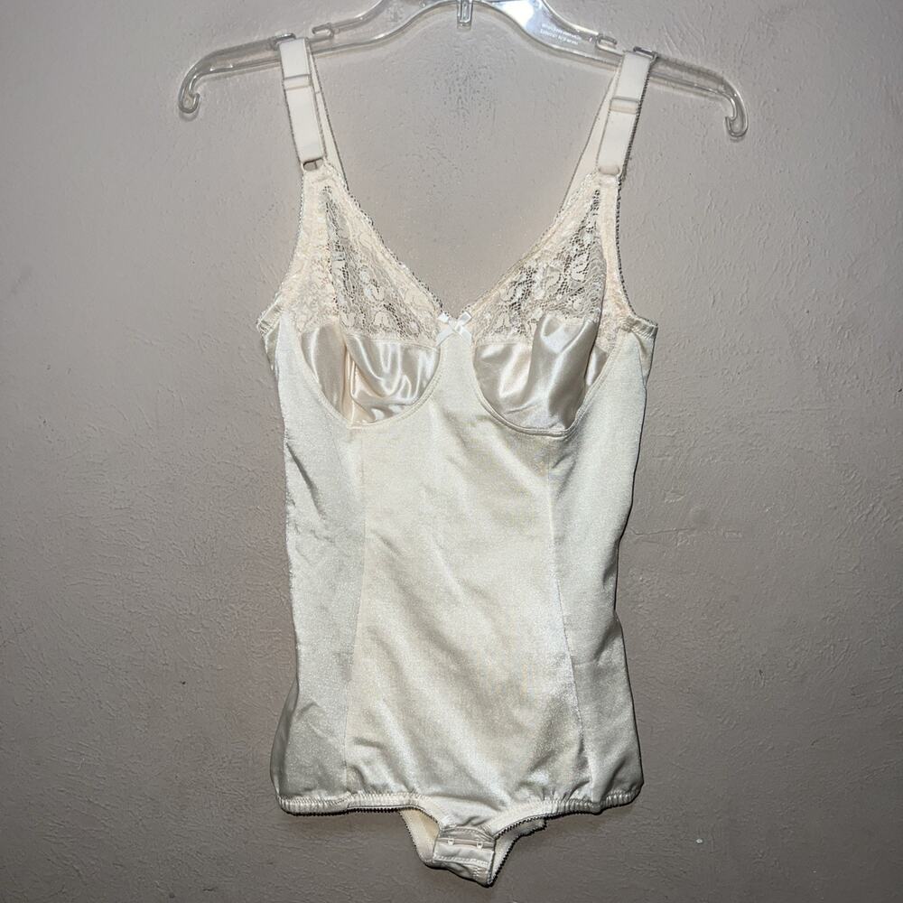 UNDERSCORE VINTAGE SATINY IVORY WIRELESS CUPS ALL IN ONE SHAPER CORSET 38B